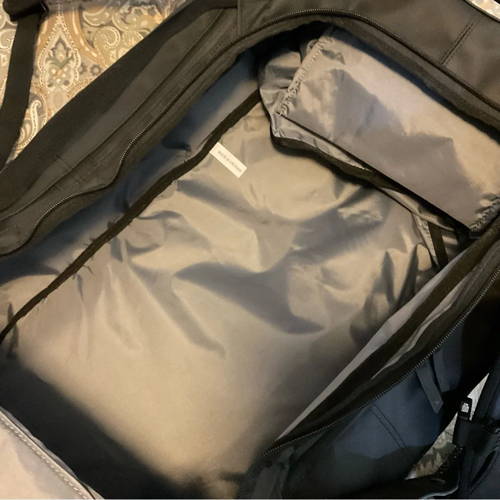 Like New Nomatic Travel Bag 40L + Laundry Bag+ Waist Strap Used 1x